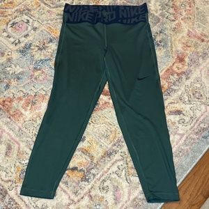 Nike Pro Capris